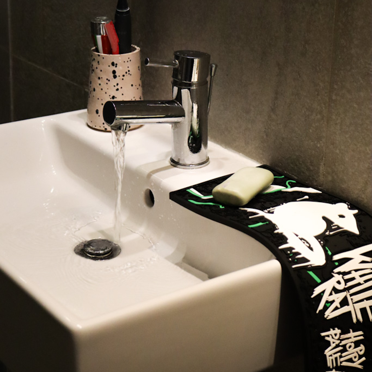 WHITE RAT BAR RUNNER